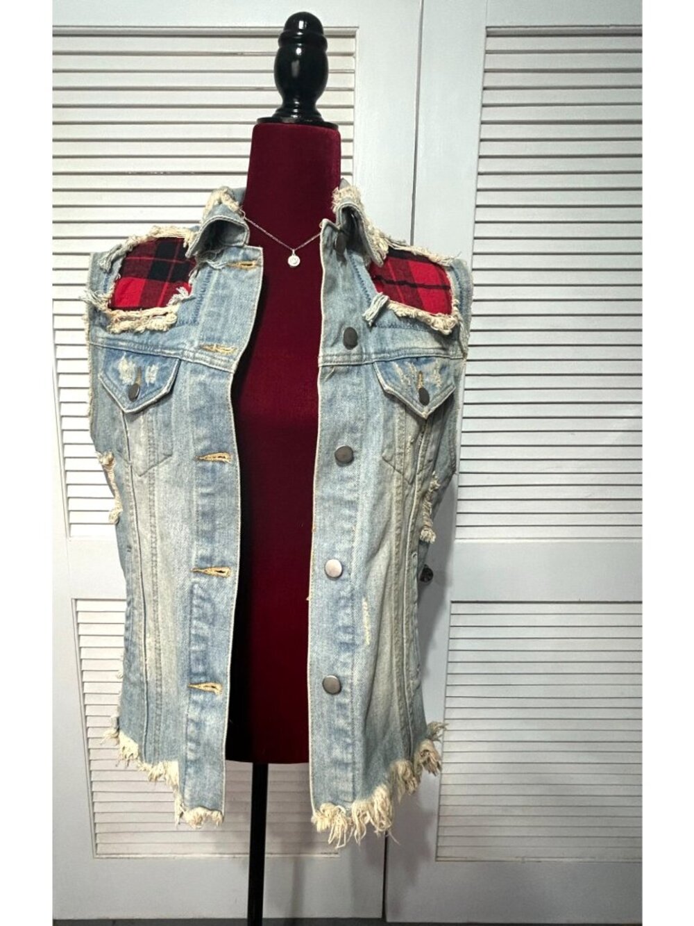 NWT Unif Urban Outfitters Women's Distressed Plaid Denim Jean Vest Sz L 3220